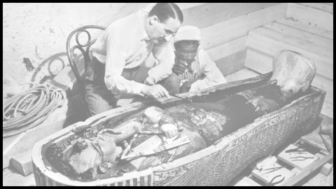 Howard Carter descobrint la tomba de Tutankamon